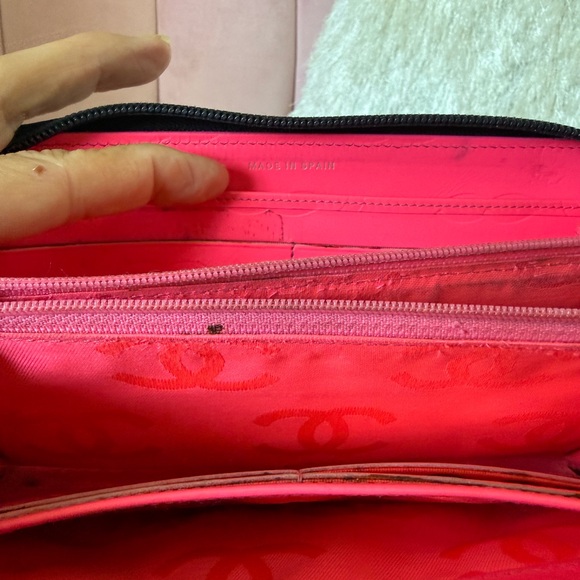 💯 Auth CHANEL CAMBON Black Quilted Zip-Around Wallet with Hot Pink Interior - Picture 16 of 16